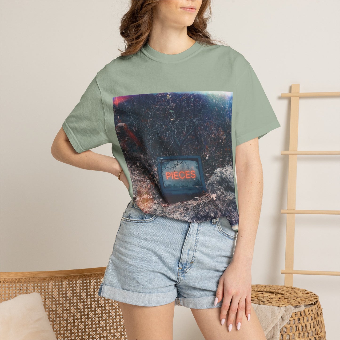 Vintage TV 'Pieces' Graphic T-Shirt